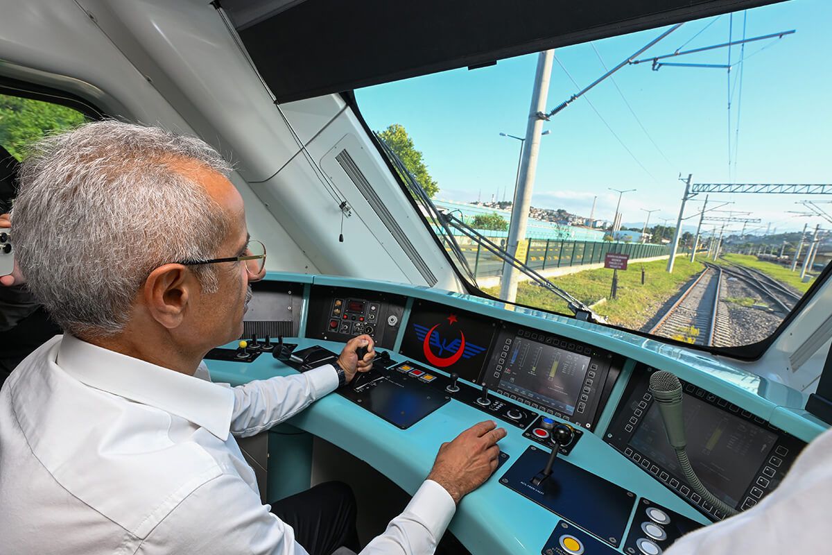 MİLLİ ELEKTRİKLİ TRENİN 3. SETİ RAYLARA ÇIKTI