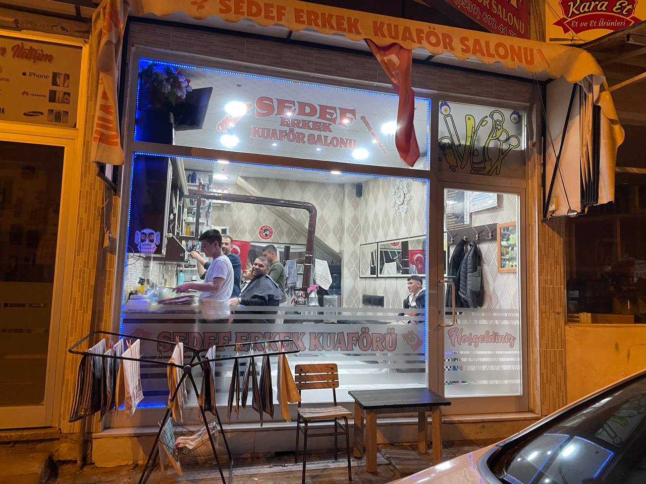 Bayram tıraşını son güne bırakanlar bayramı berber koltuğunda karşıladı