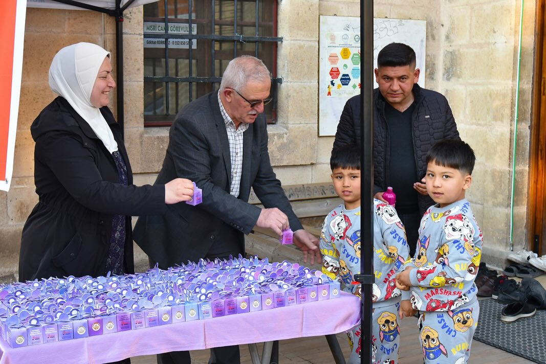 BAYRAM NAMAZI SONRASI İLK İKRAM