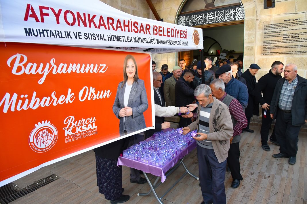 BAYRAM NAMAZI SONRASI İLK İKRAM