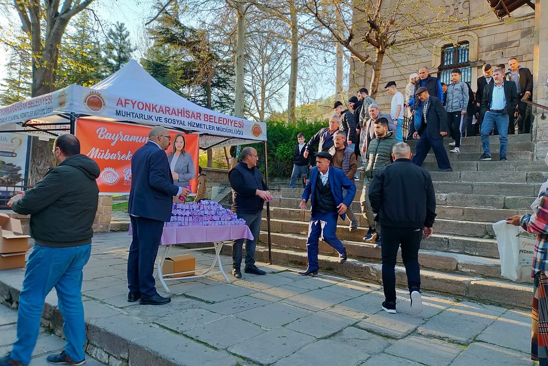 BAYRAM NAMAZI SONRASI İLK İKRAM