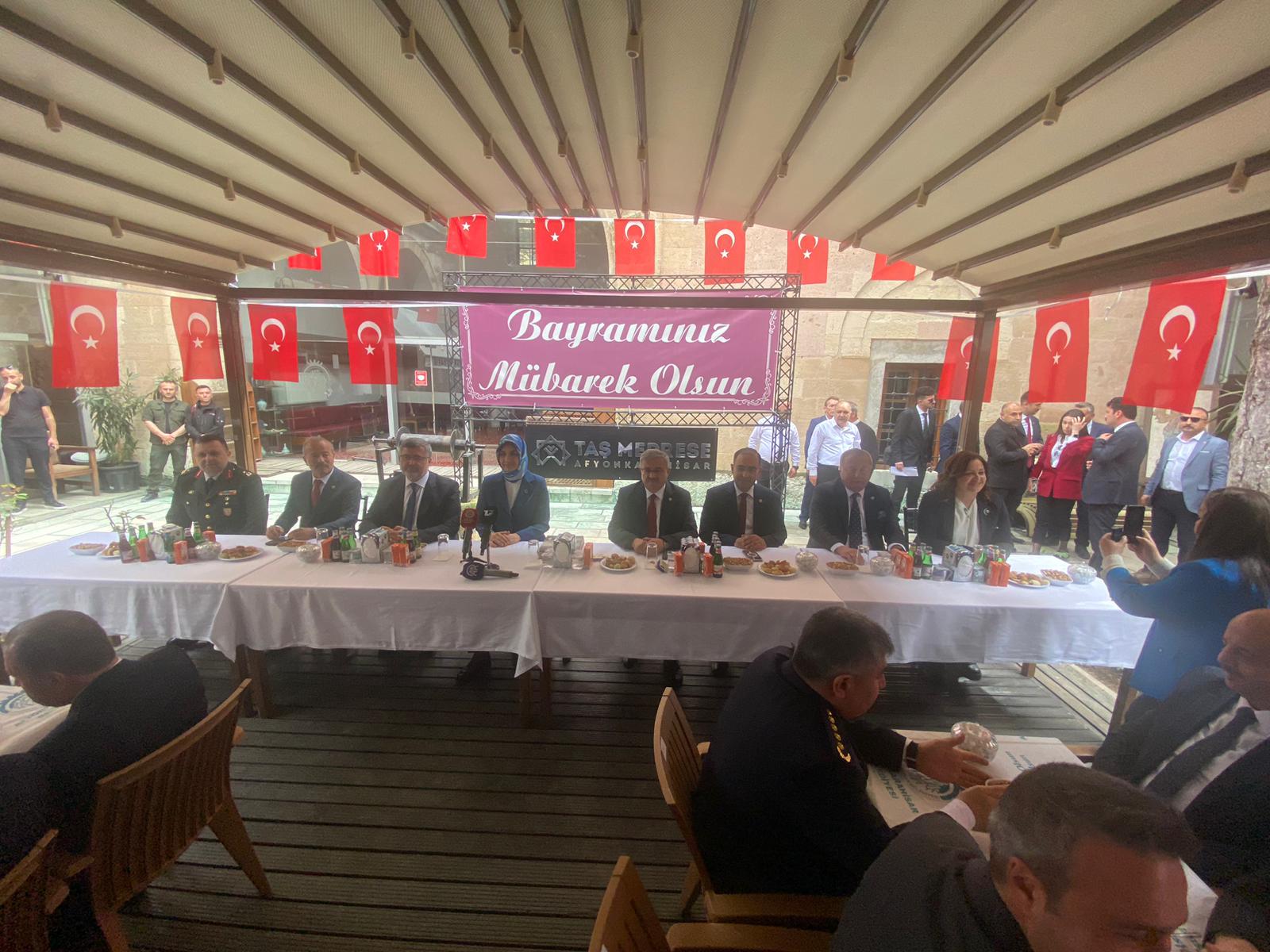 PROTOKOL BAYRAMLAŞMA TÖRENİNDE BULUŞTU