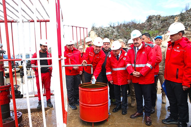 Bakan Bayraktar Açıkladı: "Türkiye'nin En Kaliteli Petrolünü Burada Üretiyoruz"