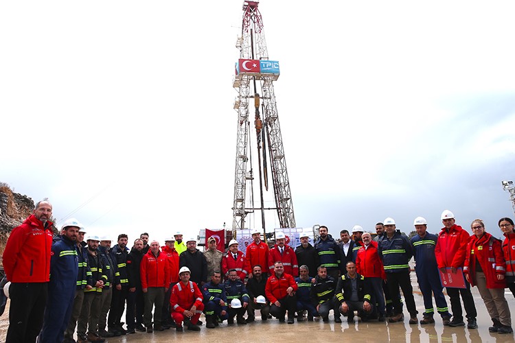 Bakan Bayraktar Açıkladı: "Türkiye'nin En Kaliteli Petrolünü Burada Üretiyoruz"