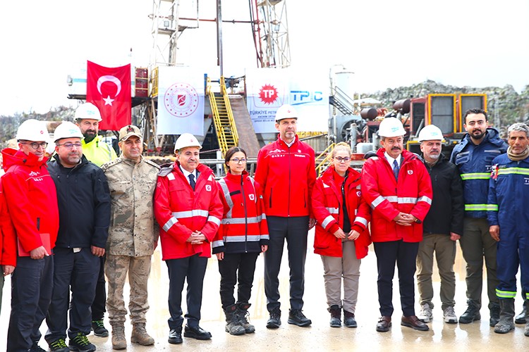 Bakan Bayraktar Açıkladı: "Türkiye'nin En Kaliteli Petrolünü Burada Üretiyoruz"