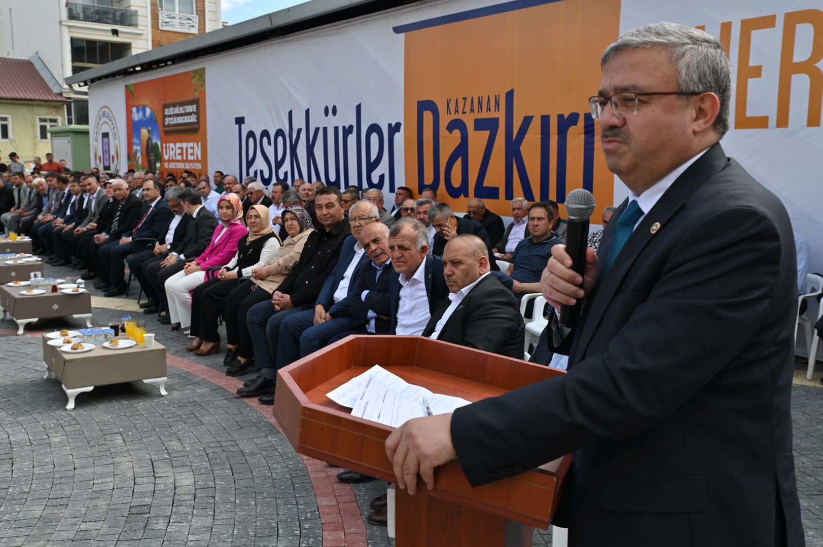 Dazkırı Belediye Başkanı Fatih Çiçek, Bayramlaşma Töreni Düzenledi