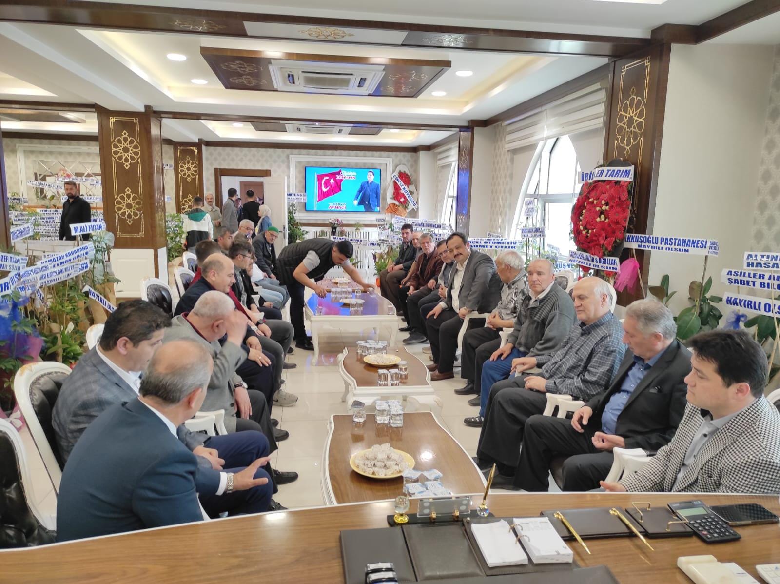 BOLVADİN BELEDİYE BAŞKANI DERVİŞ AYNACI, HEMŞERİLERİYLE BAYRAMLAŞTI