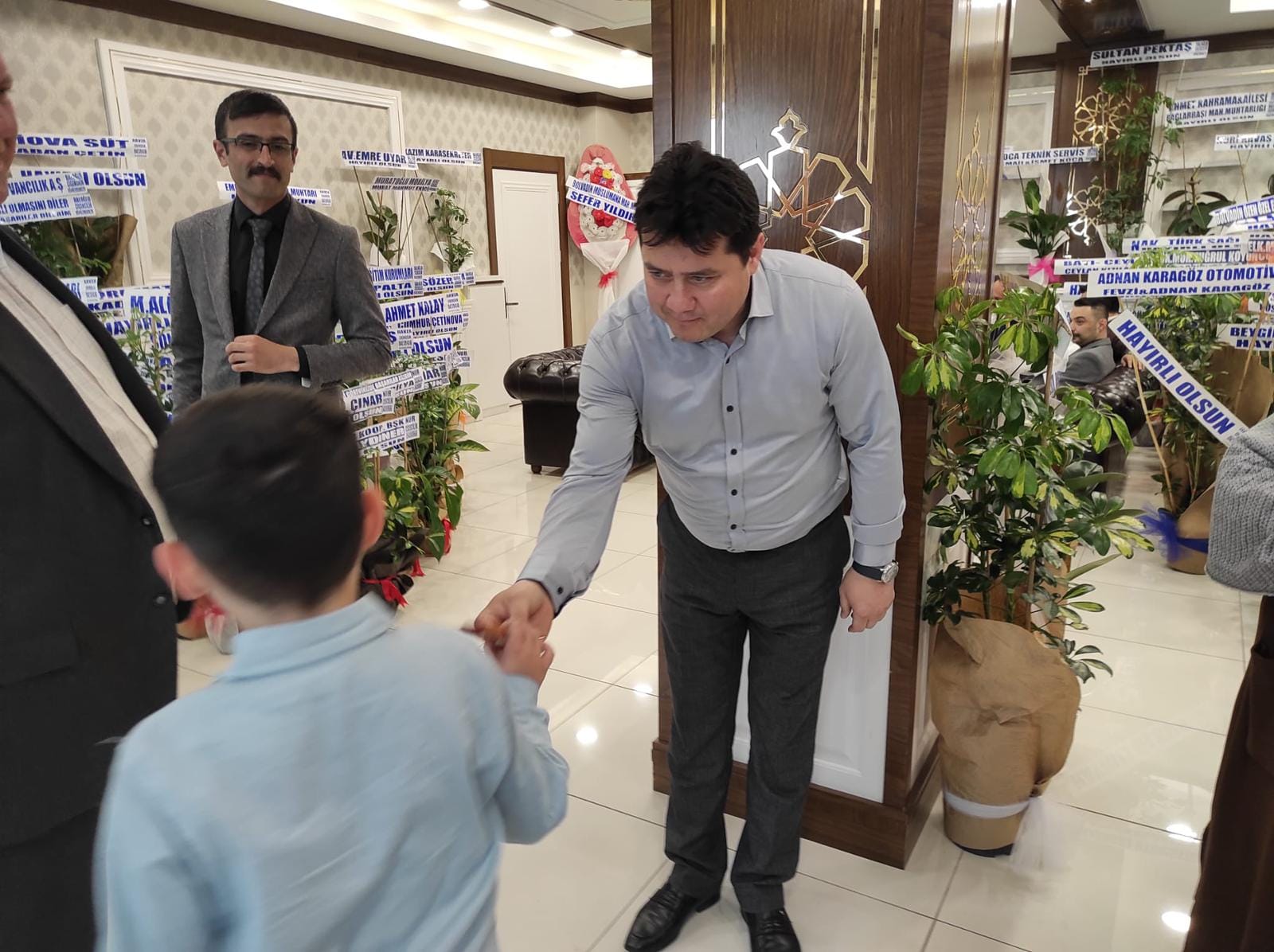 BOLVADİN BELEDİYE BAŞKANI DERVİŞ AYNACI, HEMŞERİLERİYLE BAYRAMLAŞTI