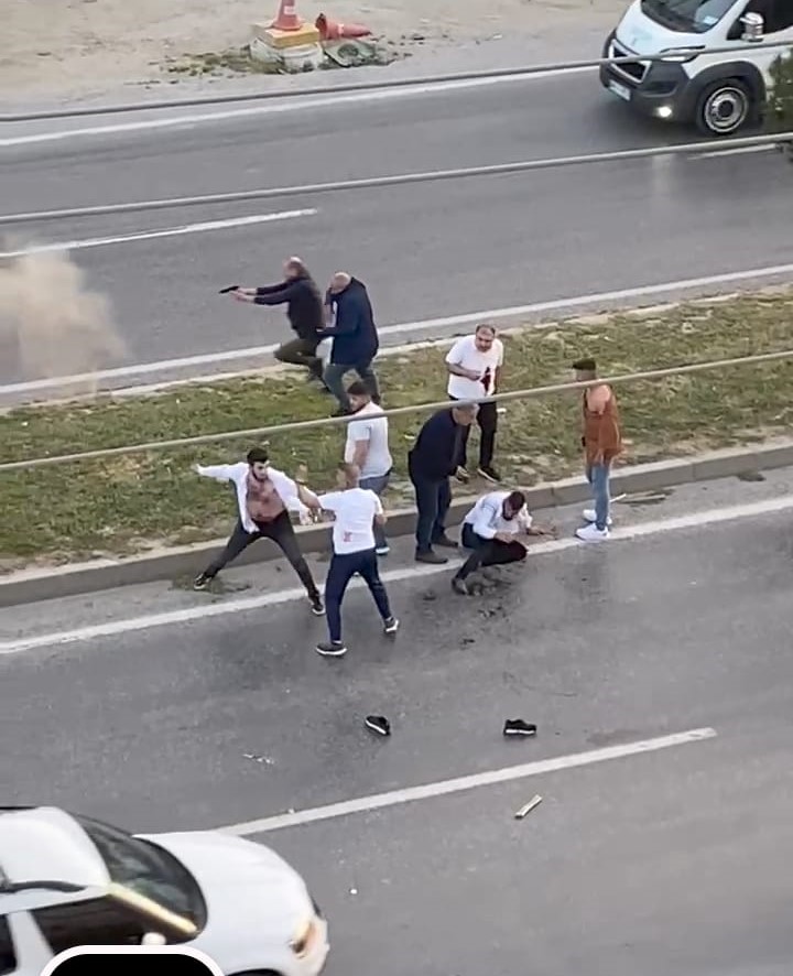 İki Grup Birbirine Girdi, Ortalık Savaş Alanına Döndü