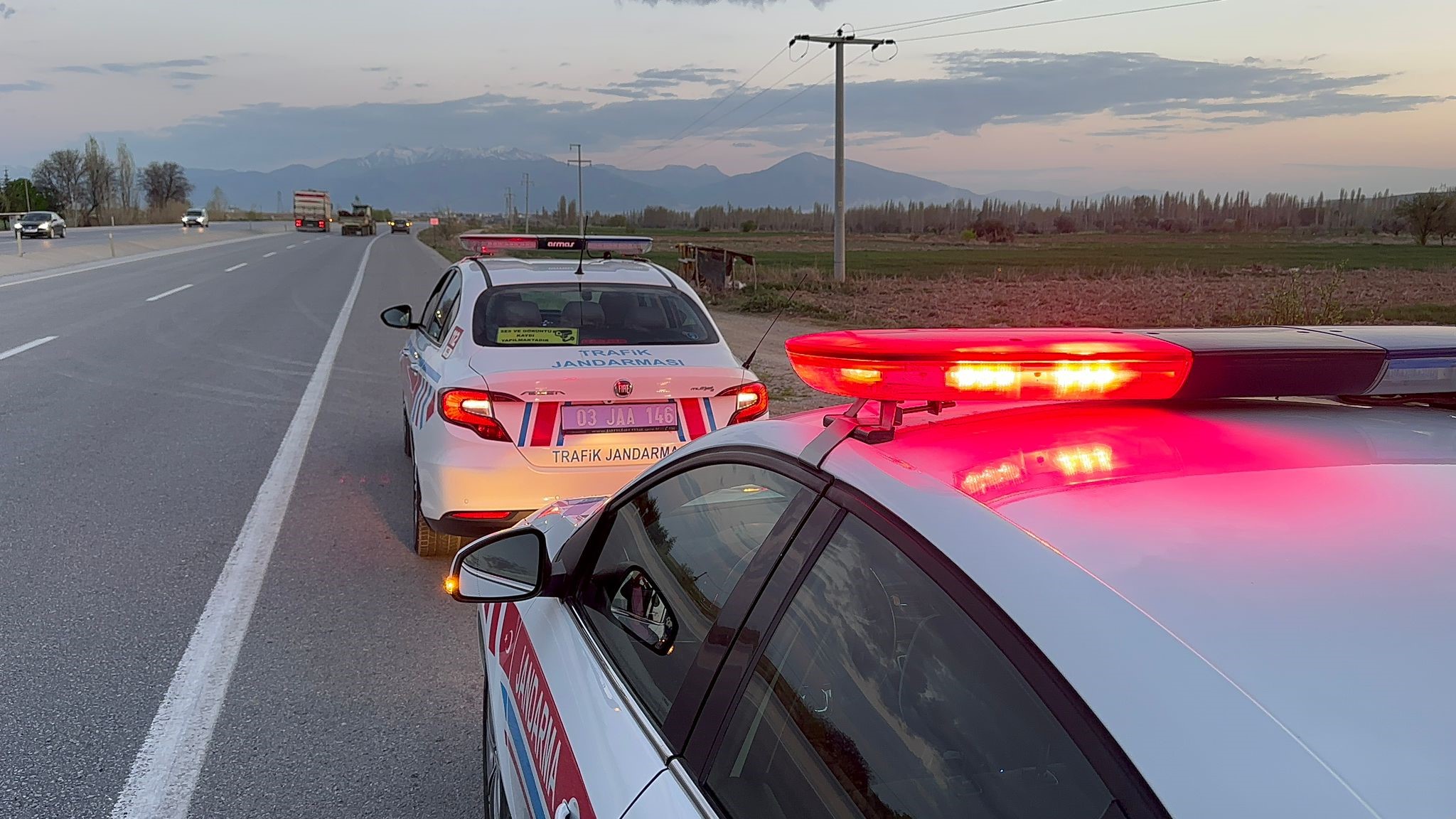 TARLAYA UÇAN MOTORCU AĞIR YARALANDI