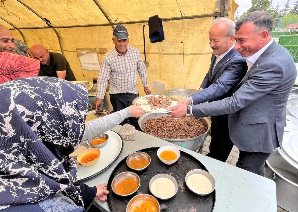 MHP'li Taytak ve Beraberindeki Heyet Beyyazı'da