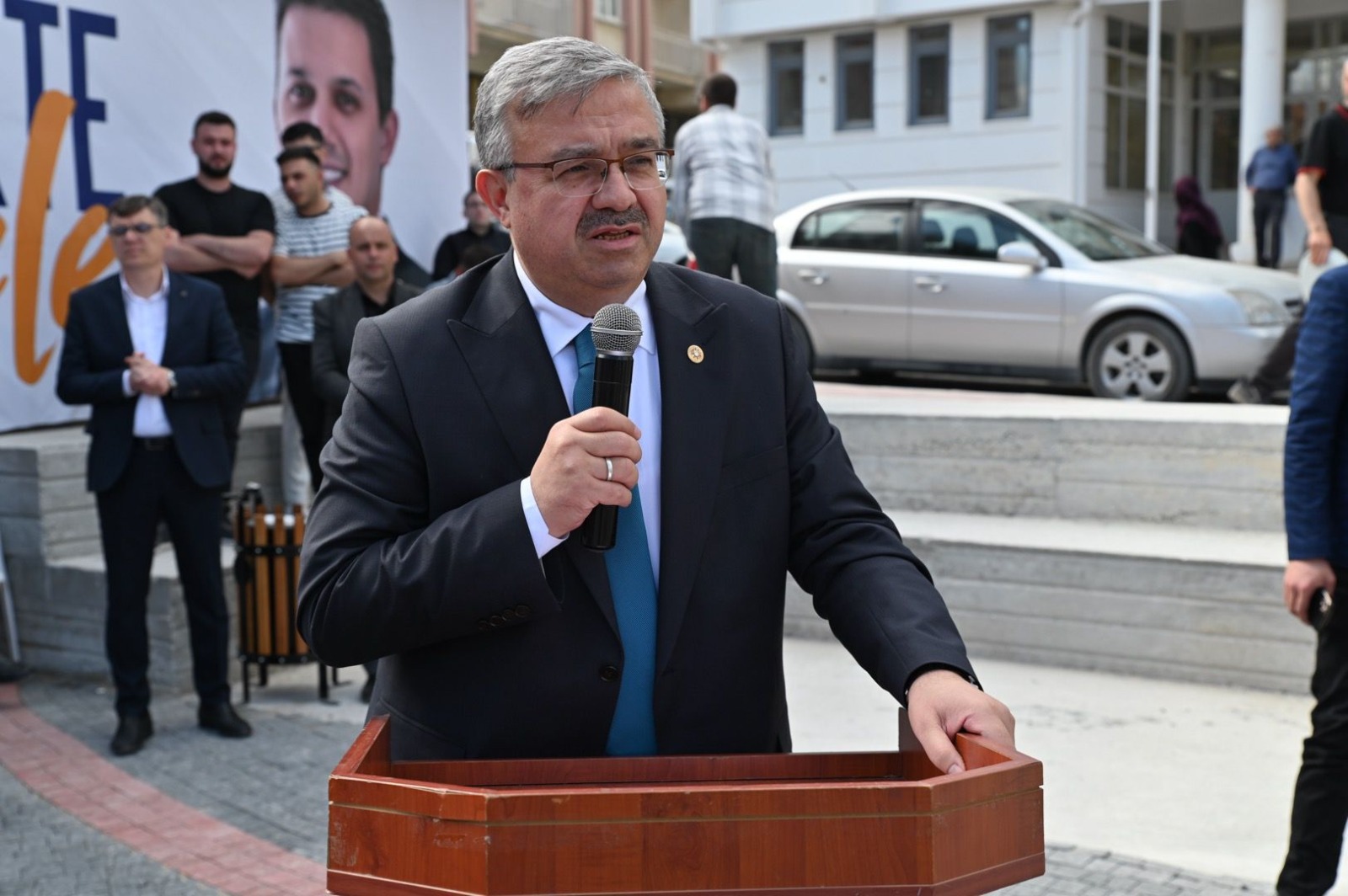 AK Parti'den İlçelere Bayram Çıkarması
