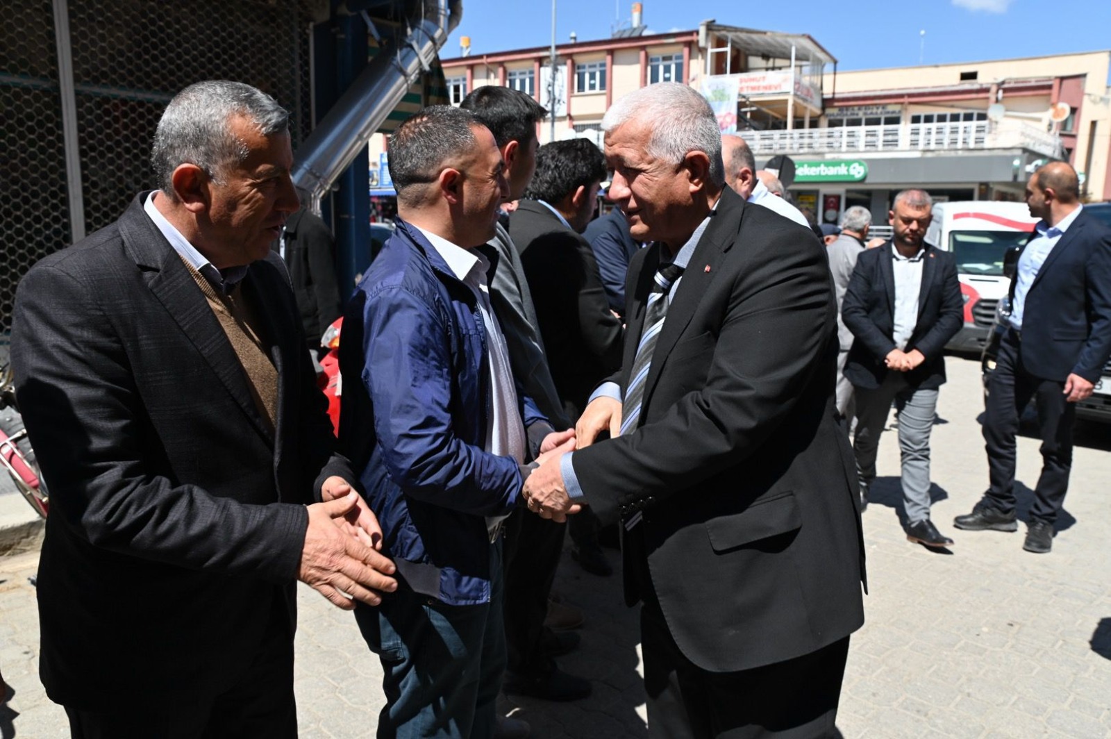 AK Parti'den İlçelere Bayram Çıkarması