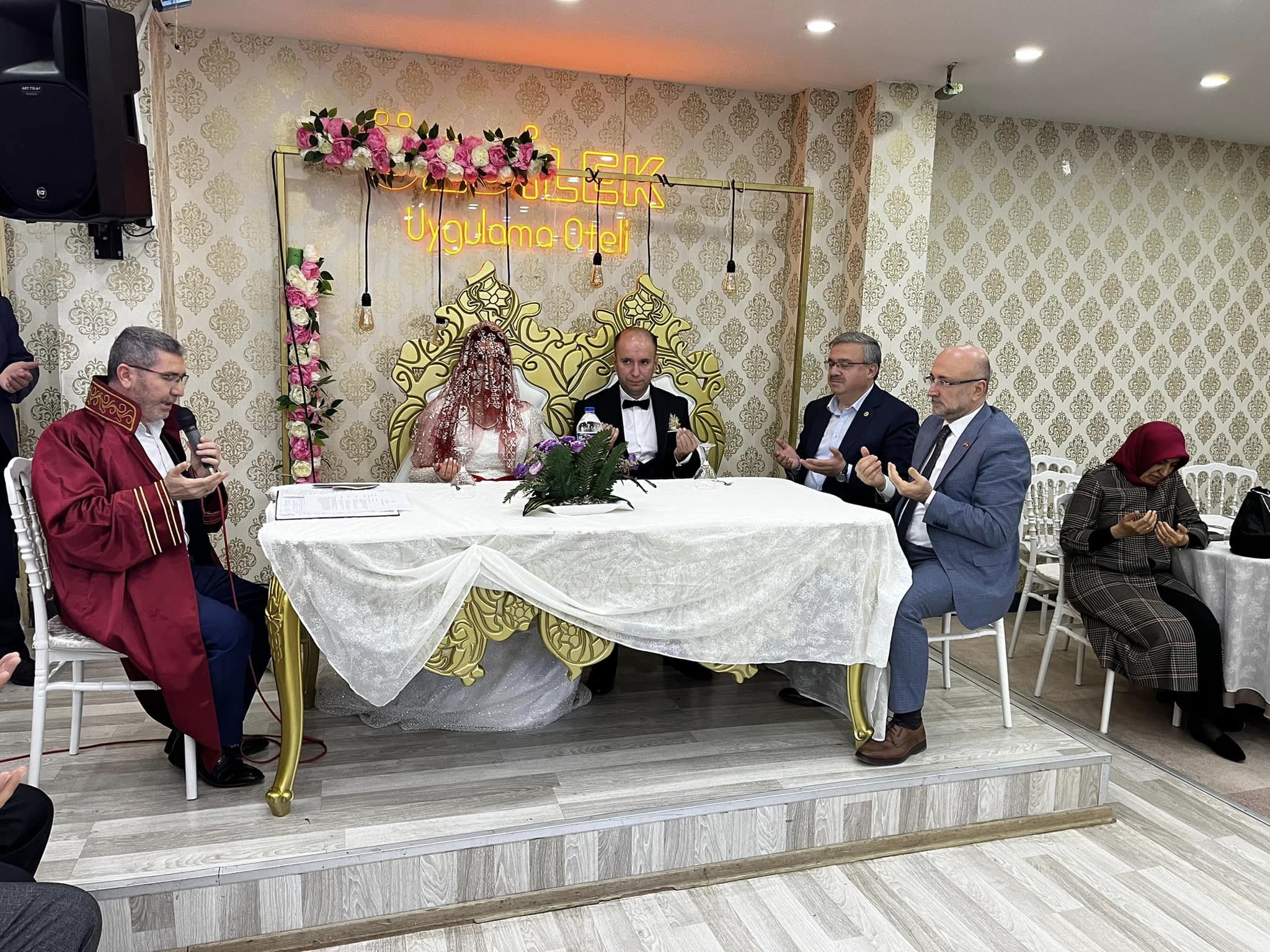 AK Parti Milletvekili İbrahim Yurdunuseven, Anıl ve İnci Çiftinin Nikah törenine katıldı