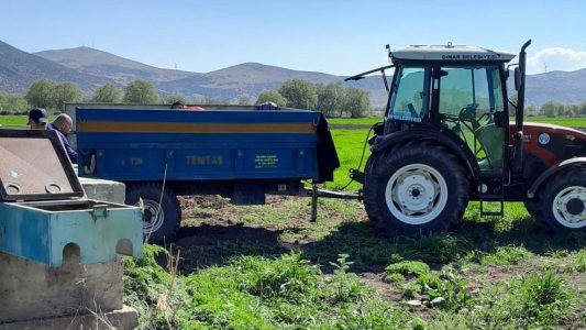 DİNAR'DA YAKLAŞAN SEZON ÖNCESİNDE SULAMA ÇALIŞMALARI DEVAM EDİYOR