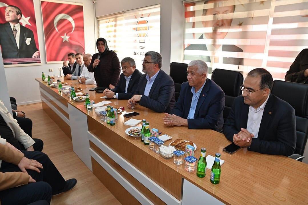 AK Parti Heyeti Afyonkarahisar İlçelerinde Bayramlaştı