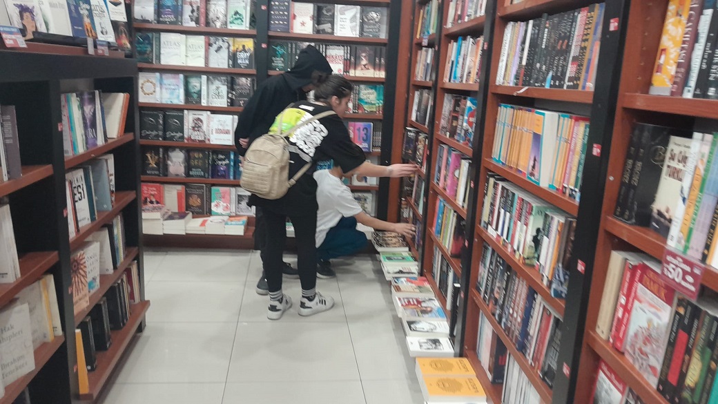 Bayram Tatilinin Son Gününde Kitapçılarda Büyük Yoğunluk