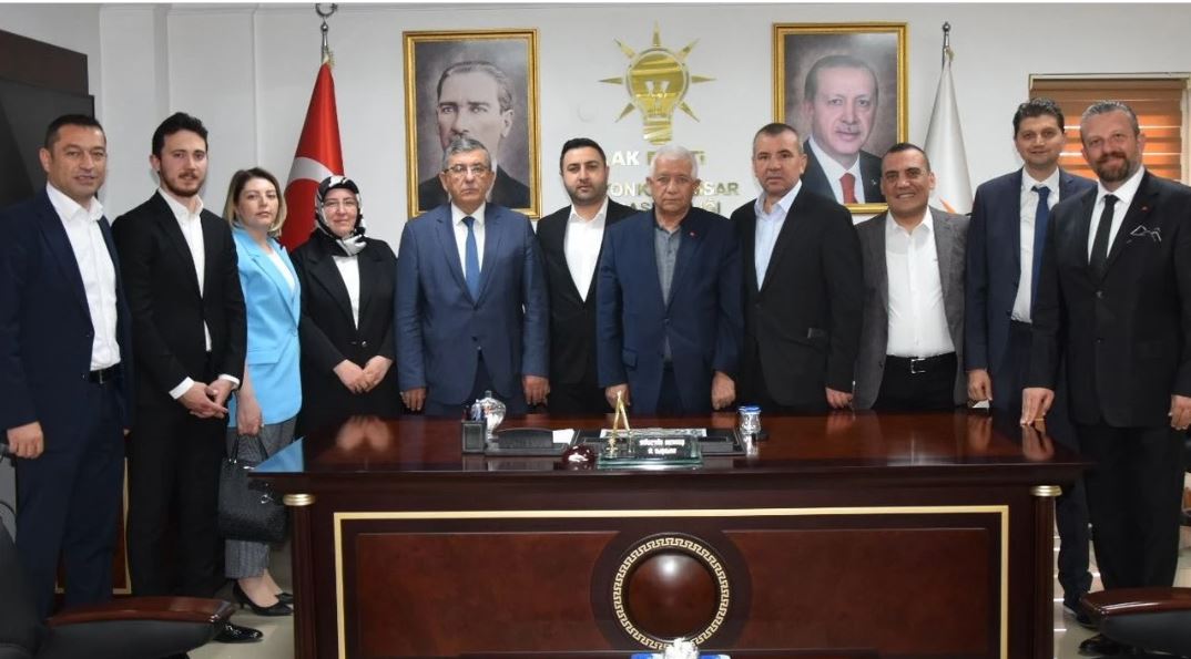 AK PARTİ GRUBU MECLİS TOPLANTISI ÖNCESİ BİR ARAYA GELDİ