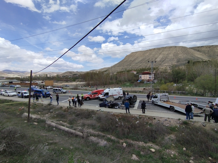Feci Kaza: 3 Kişi Öldü, 5 Kişi Yaralandı