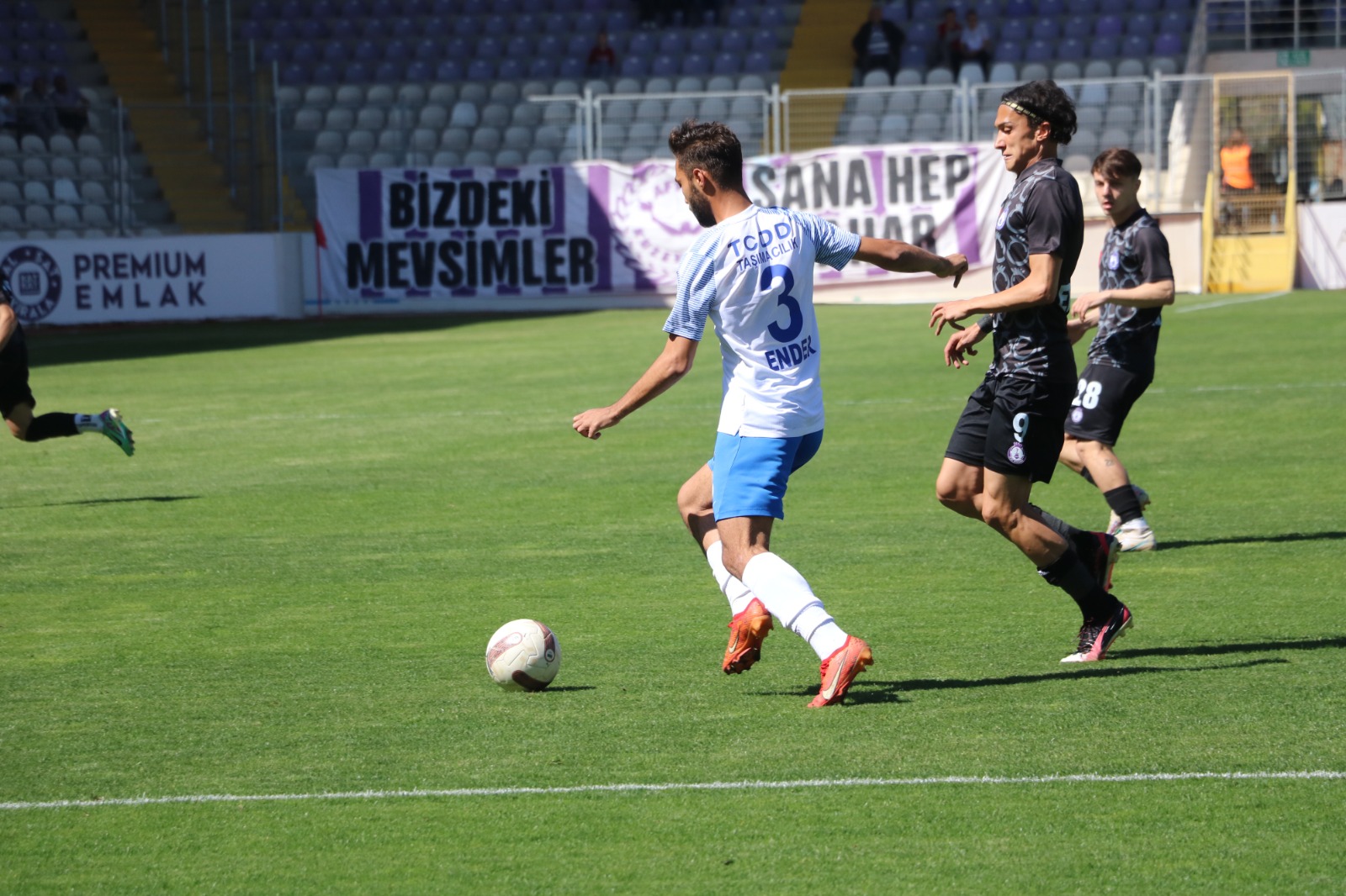AFYONSPOR SAHASINDA 3  GOL ATTI GALİBİYETLE ÇIKMASINI BİLDİ