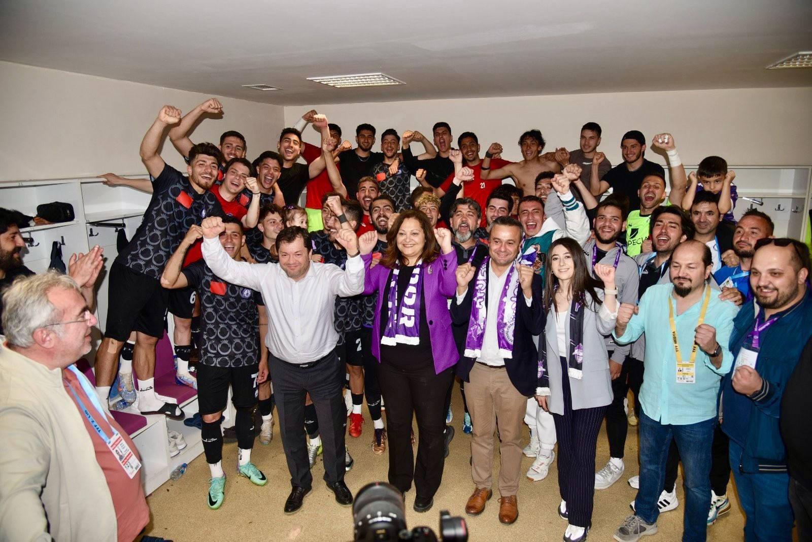 BAŞKAN KÖKSAL SÖZÜNÜ TUTTU AFYONSPOR'UN PRİMLERİ DAĞITILDI