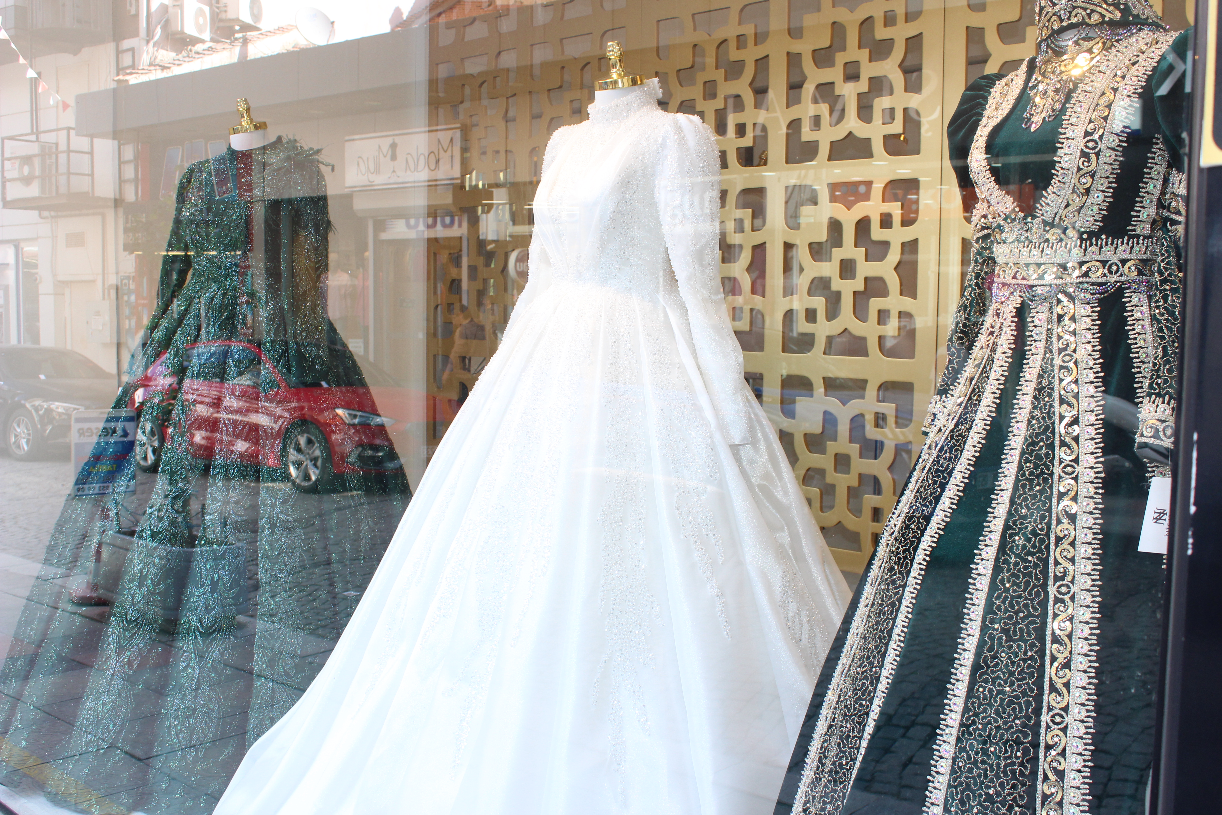 Gelinlikte Yeni Bir Soluk: Afyon'un Trend Belirleyicileri!