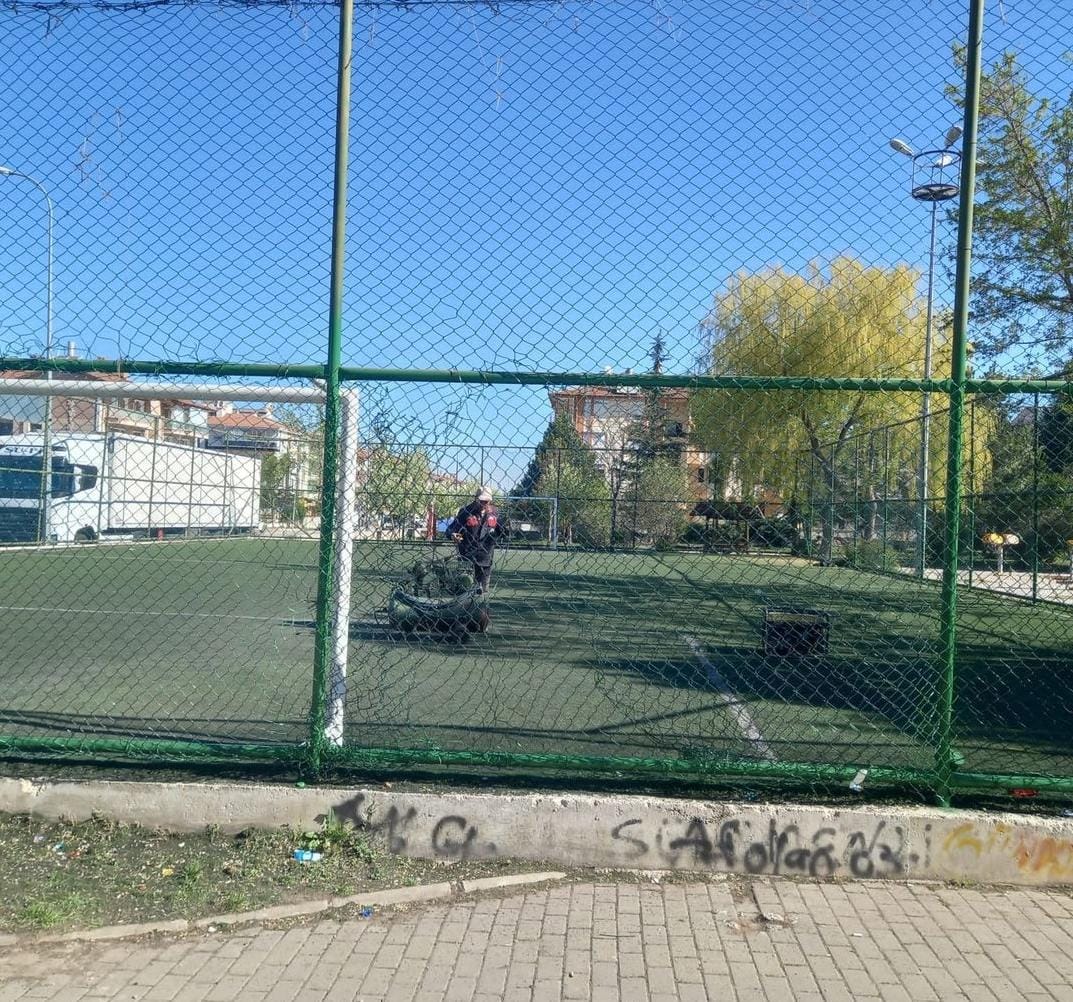 Genç Muhtar Kolları Sıvadı Nazmi Saatçi'ye Değer Veriyor