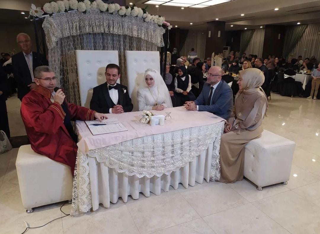 Başkan Şahin Genç Meslektaşlarını Mutlu Günlerinde Yalnız Bırakmadı