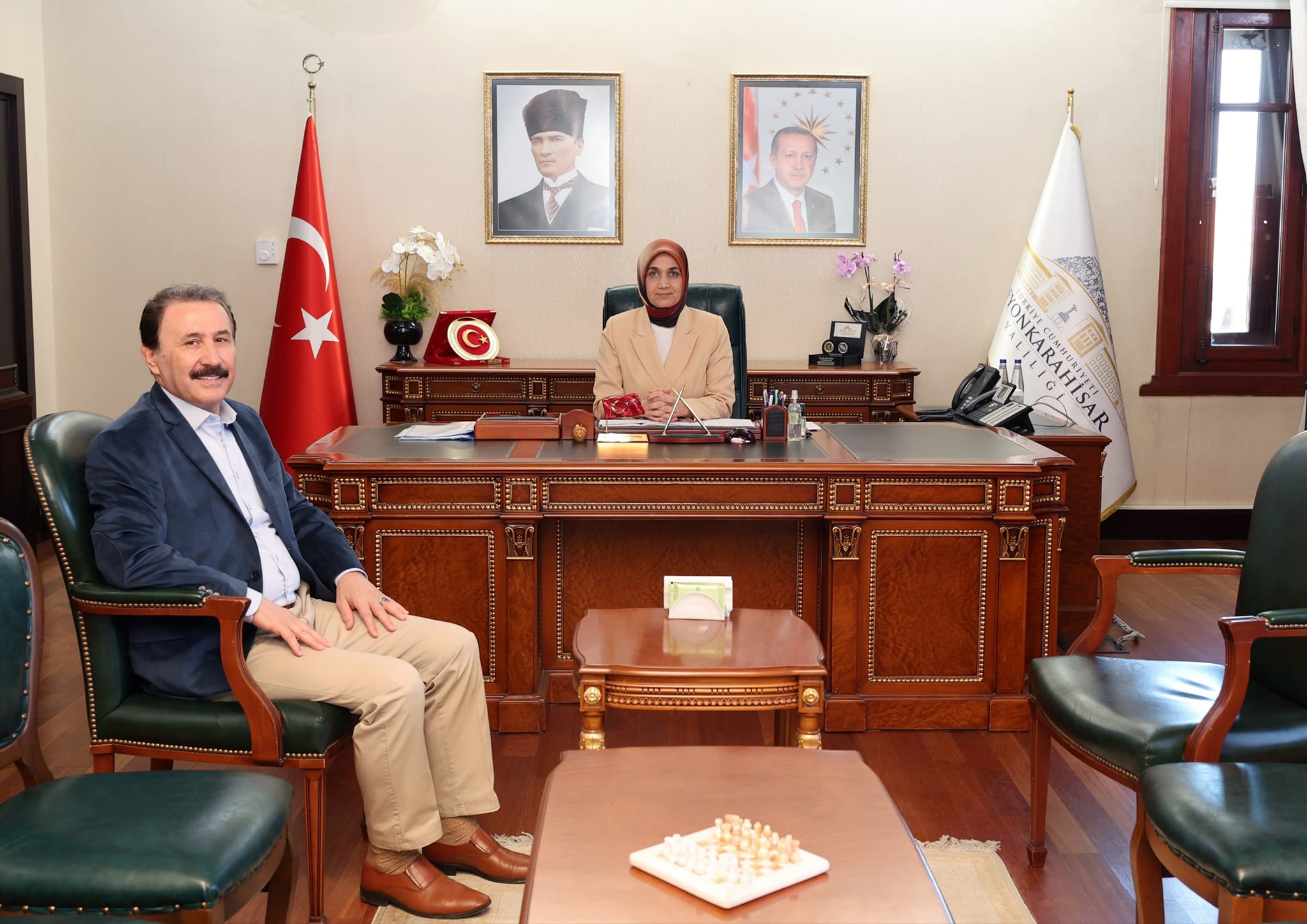 VALİ YİĞİTBAŞI  GENEL  MÜDÜR  TARLACI'YI MAKAMINDA AĞIRLADI