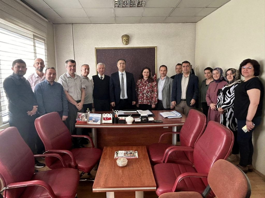 MÜDÜR ÖZKAN PERSONEL İLE BAYRAMLAŞTI