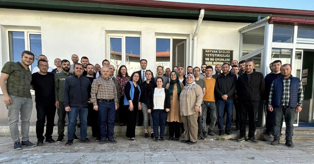 MÜDÜR ÖZKAN PERSONEL İLE BAYRAMLAŞTI
