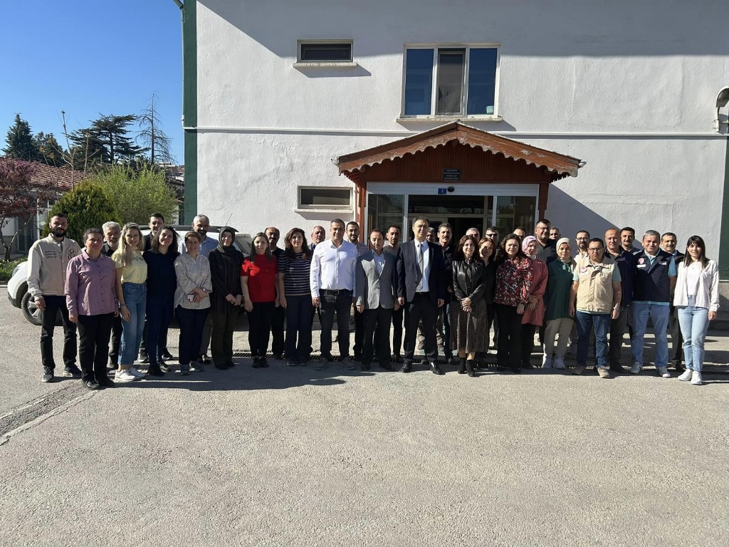MÜDÜR ÖZKAN PERSONEL İLE BAYRAMLAŞTI