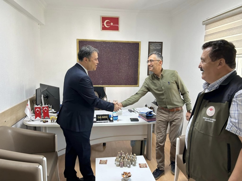 MÜDÜR ÖZKAN PERSONEL İLE BAYRAMLAŞTI