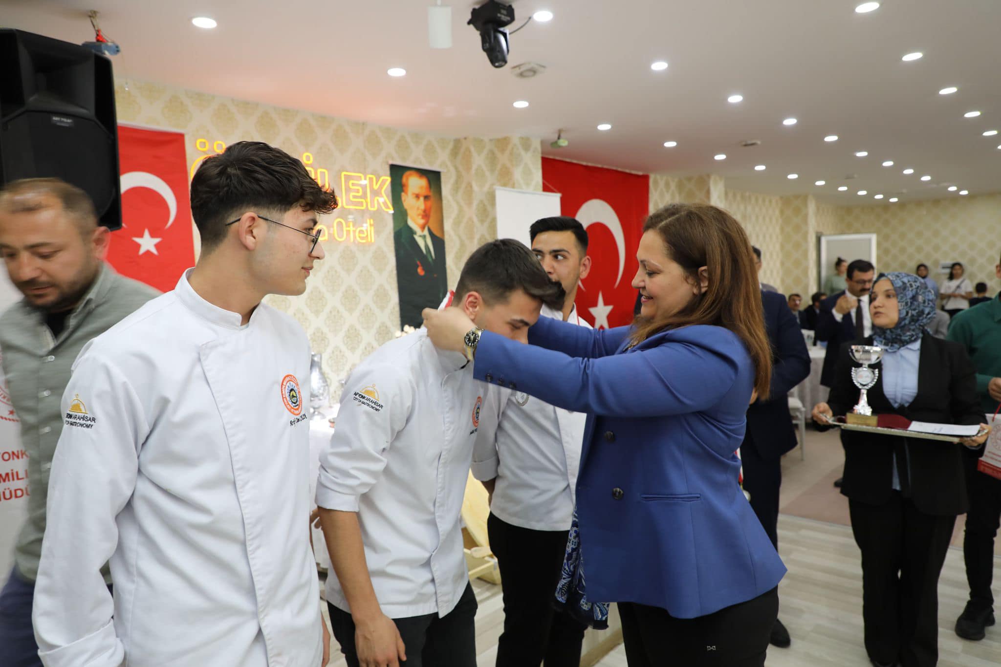 KÖKSAL'DAN GENÇLERE DESTEK SÖZÜ