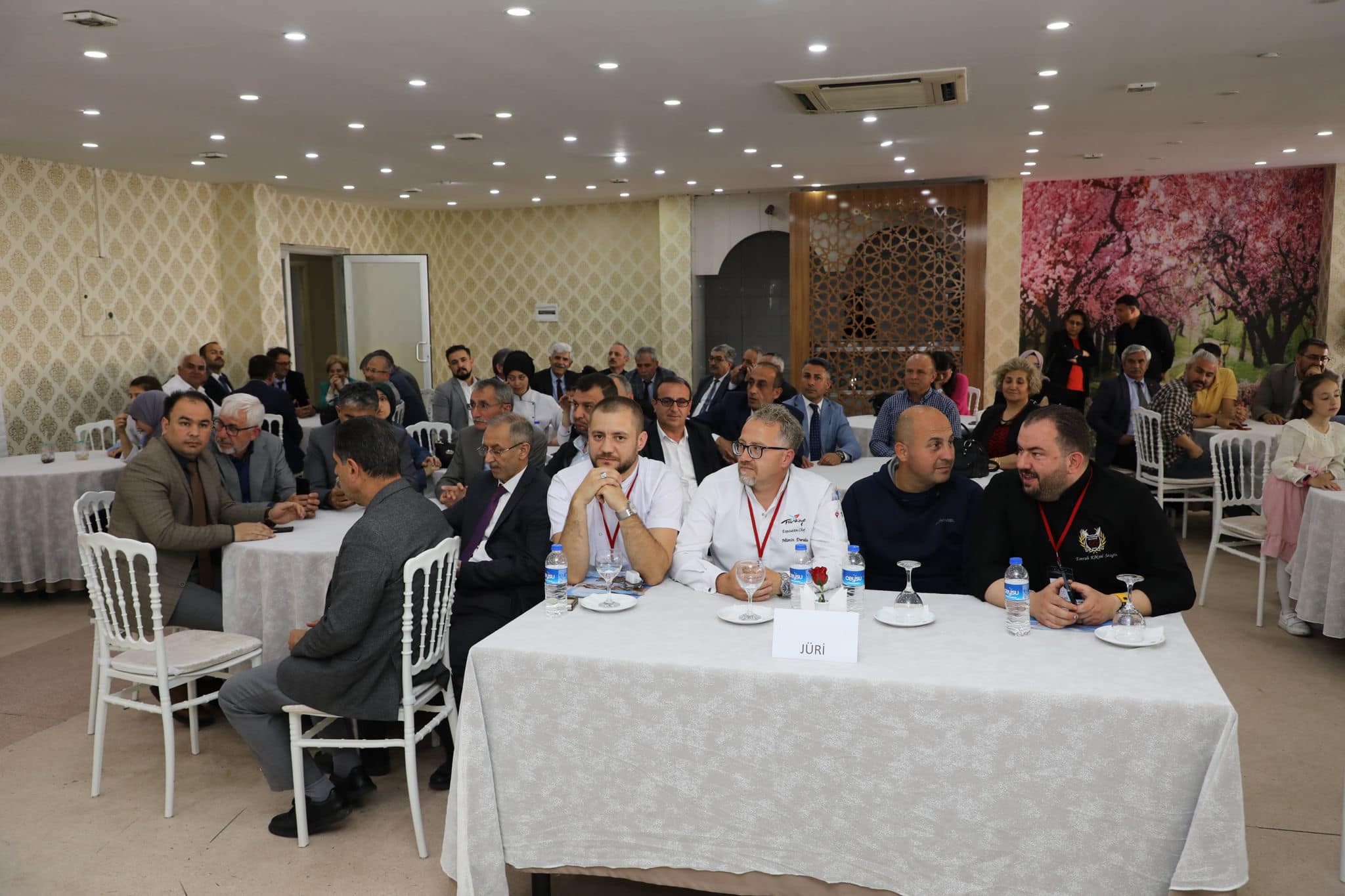KÖKSAL'DAN GENÇLERE DESTEK SÖZÜ