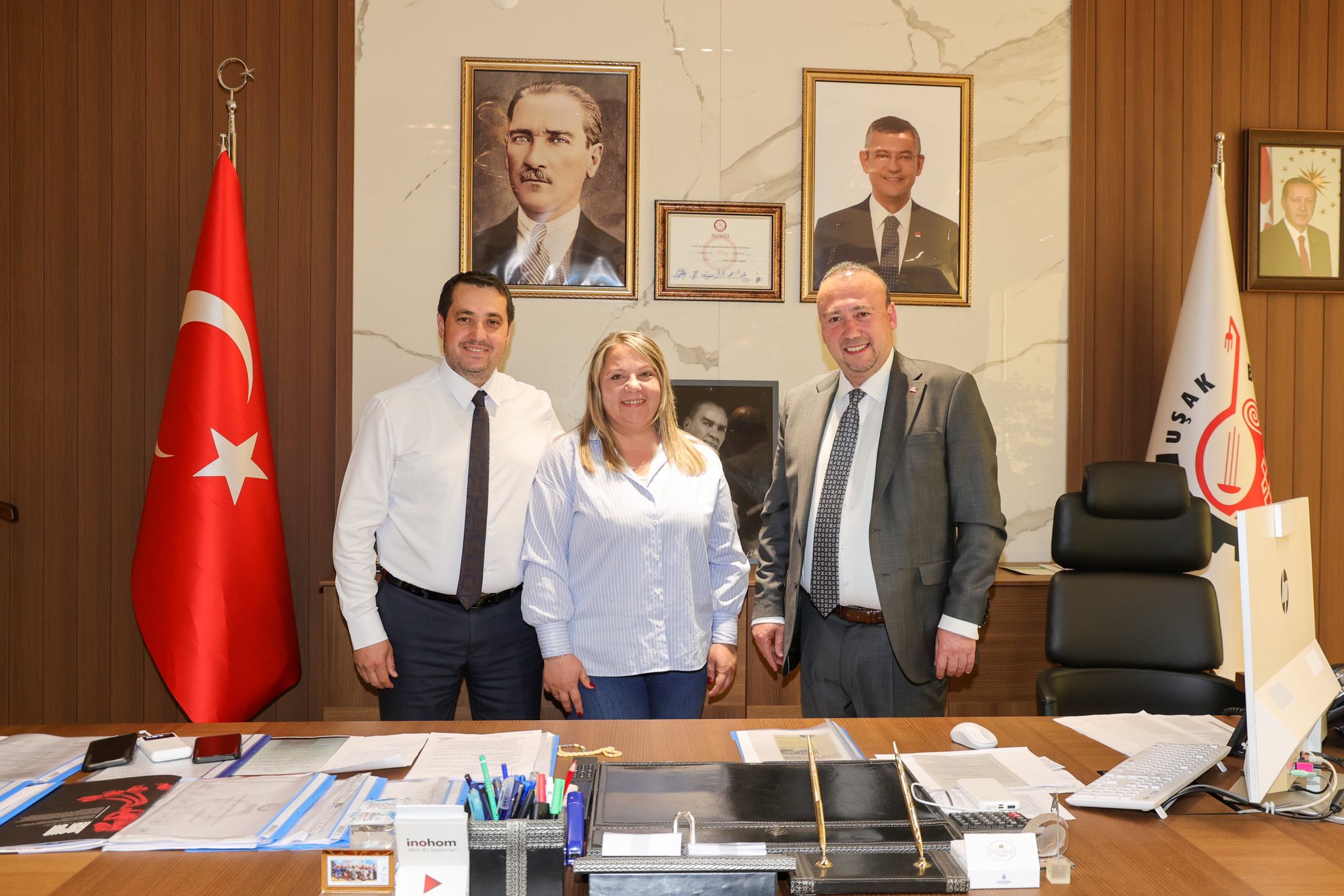Uşak Belediye Başkanı Özkan Yalım, Hayırlı Olsun Ziyaretine Gelen Hemşehrilerini Makamında Ağırlıyor