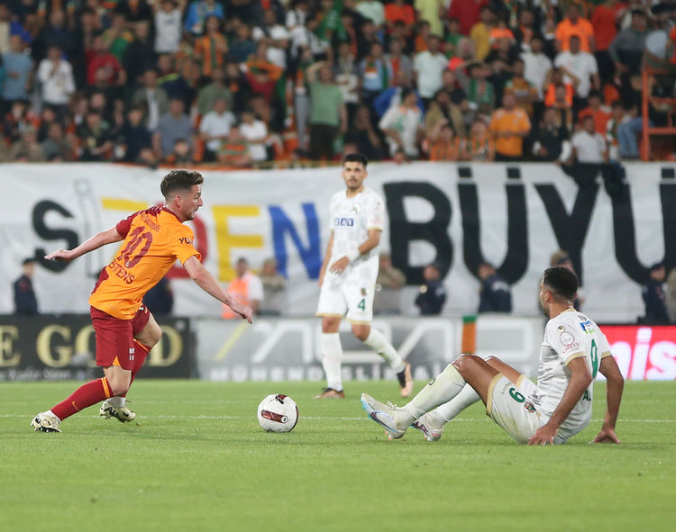 Galatasaray, Alanyaspor Deplasmanında Sonradan Açıldı