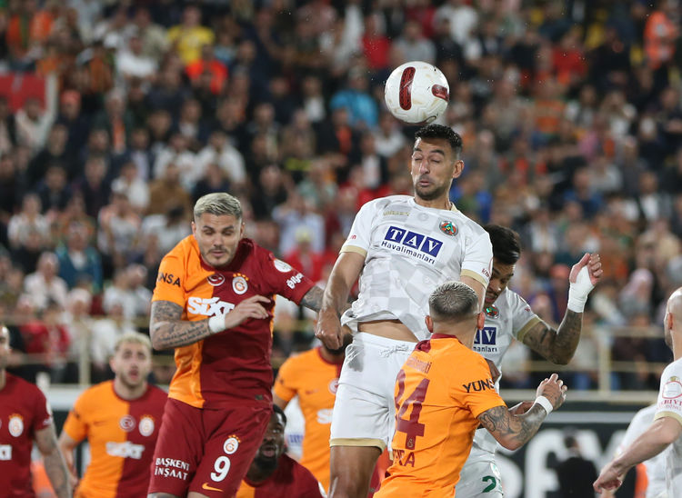 Galatasaray, Alanyaspor Deplasmanında Sonradan Açıldı