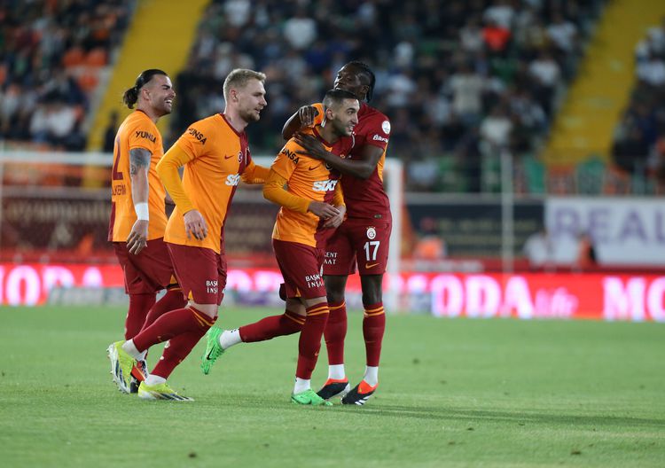 Galatasaray, Alanyaspor Deplasmanında Sonradan Açıldı
