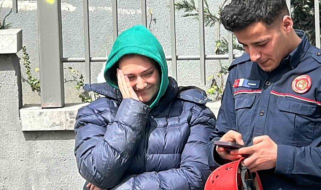 Balkonda Genç Kızı Kurtarma Operasyonu: Sigara İçerken Kilitli Kaldı, Kurtarılınca Kendi Haline Güldü