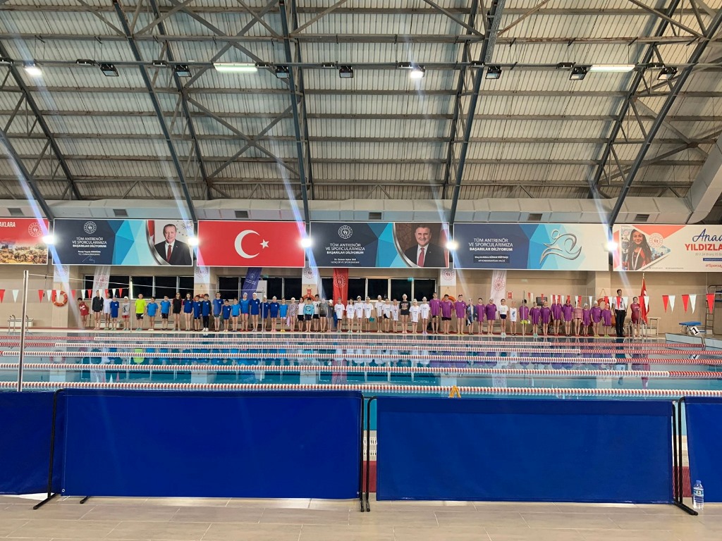 AFYON'DA 23 NİSAN YÜZME ŞENLİĞİ'NDE HEYECAN