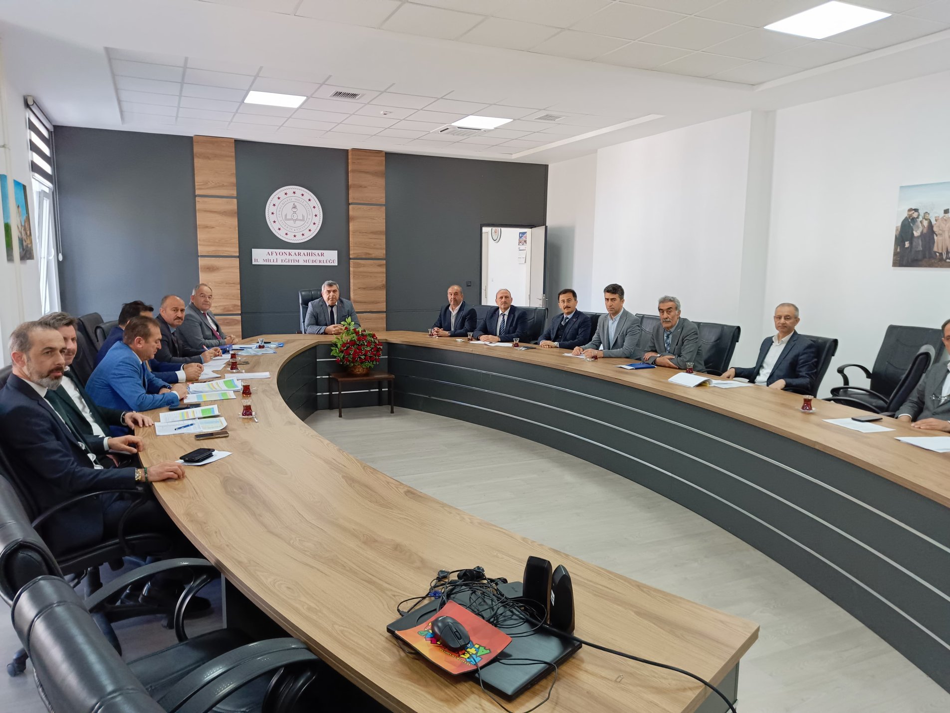 Kritik Toplantıya Müdür Sünnetci Başkanlık Yaptı