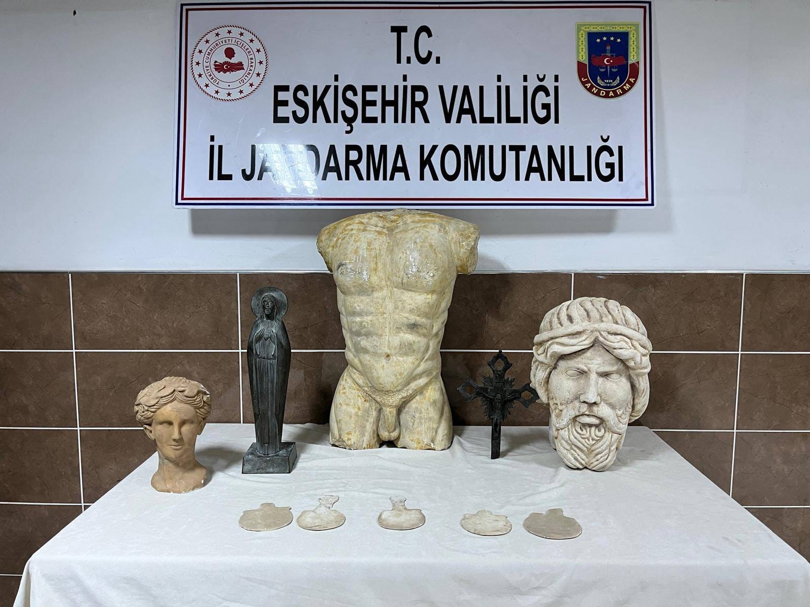 Afyon'dan, Eskişehir'e müşteri aramaya gitti...Tarihi eser kaçakçısı yakayı ele verdi!