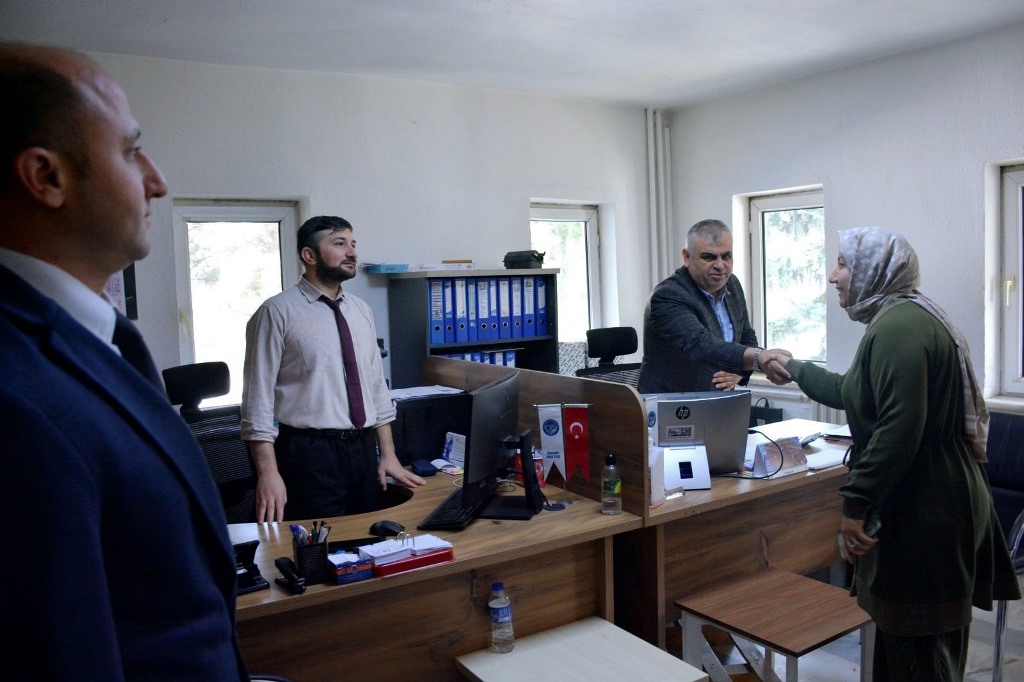 BAŞKAN KILINÇARSLAN, PERSONELİYLE BAYRAMLAŞTI