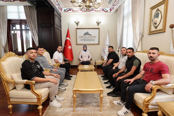 Vali Yiğitbaşı  Ataköy Sporcularını Makamında Ağırladı