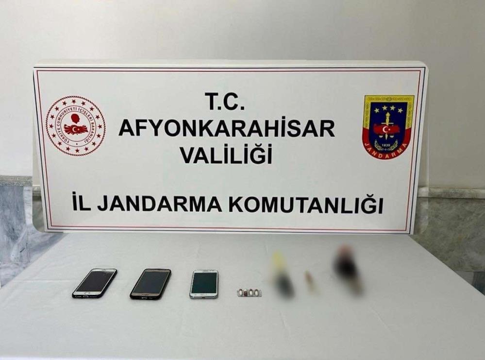 Uyuşturucu Ticaretine Darbe: Afyonkarahisar'da 2 Uyuşturucu Satıcısı Gözaltında