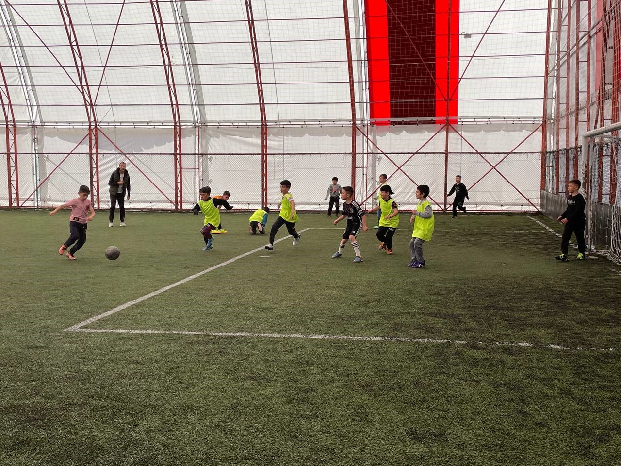 İlkokullar Arası Halı Saha Futbol Turnuvası Başladı