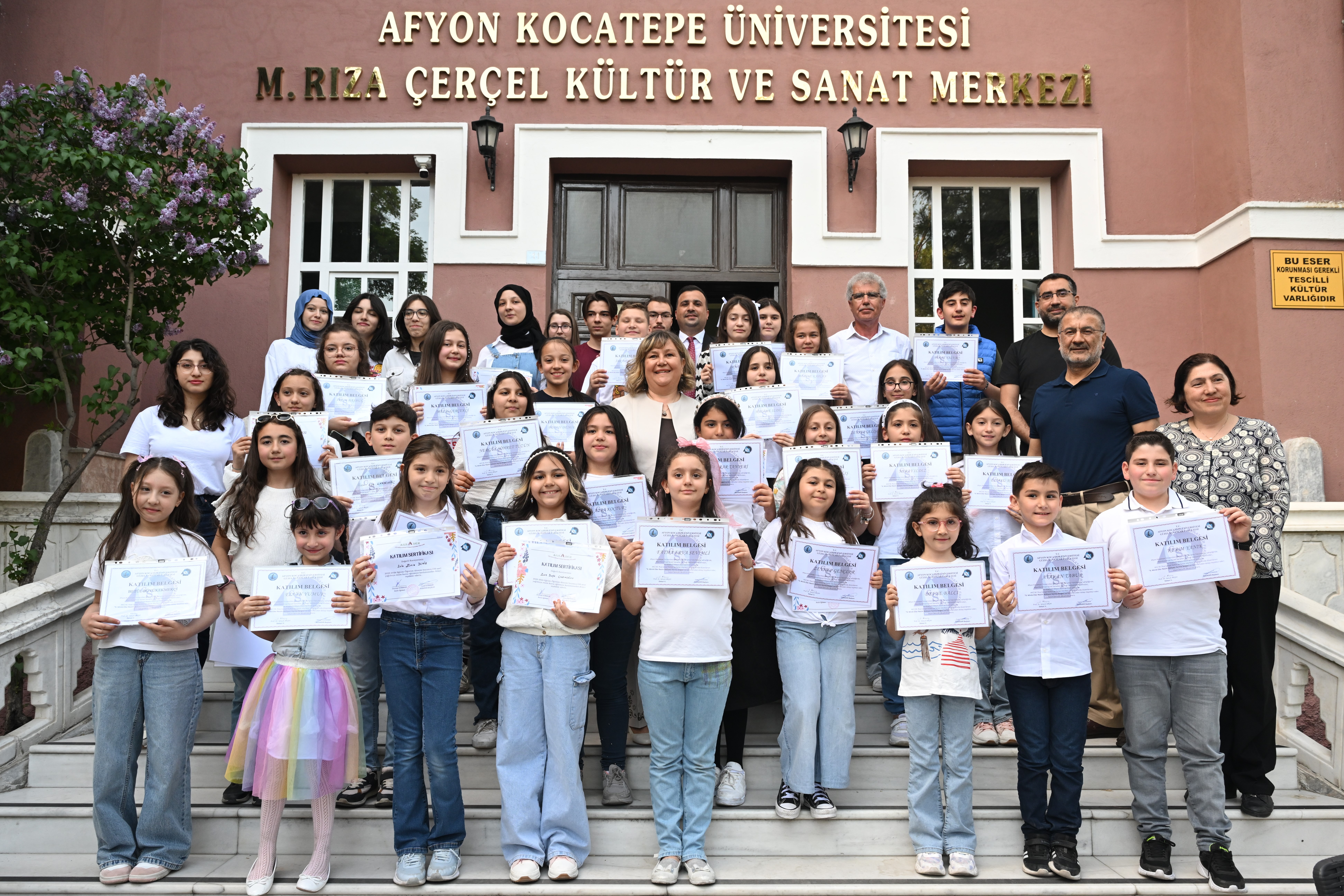 "Minik Eller Resim Atölyesi Sergisi" Sanatseverlerle Buluştu