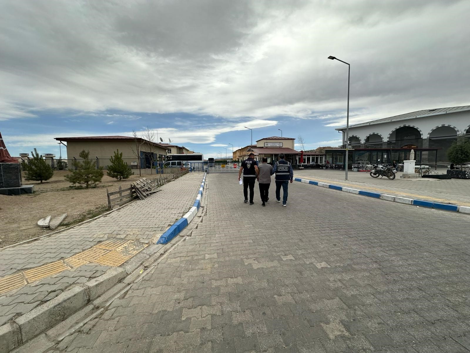 3 Farklı Adrese Eş Zamanlı Operasyon!