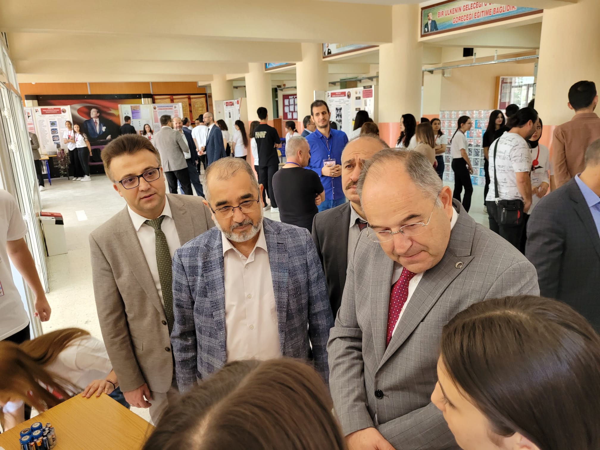 ANAFARTALAR ANADOLU LİSESİ TÜBİTAK 4006 BİLİM FUARI AÇILDI…
